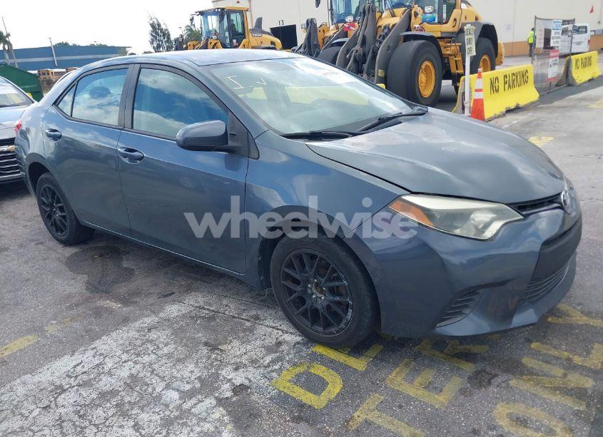 2016 Toyota Corolla LE (VIN 5YFBURHE3GP370019) main photo