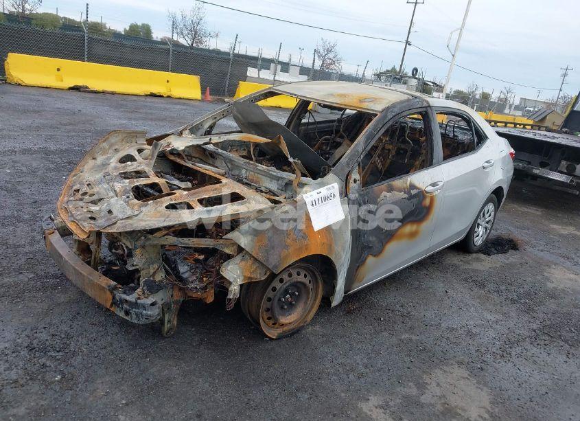 Photo 2 of 2016 Toyota Corolla LE (VIN 5YFBURHE3GP527953)