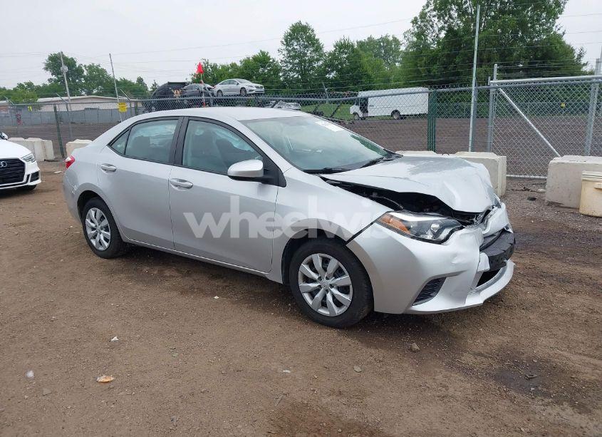 2016 Toyota Corolla LE (VIN 5YFBURHE3GP536765) main photo