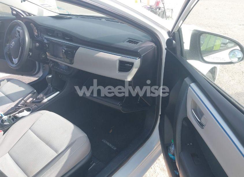 Photo 5 of 2016 Toyota Corolla LE (VIN 5YFBURHE3GP554716)