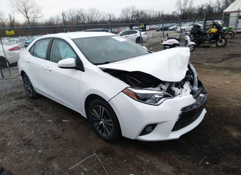 2016 Toyota Corolla LE PLUS (VIN 5YFBURHE3GP556062) main photo