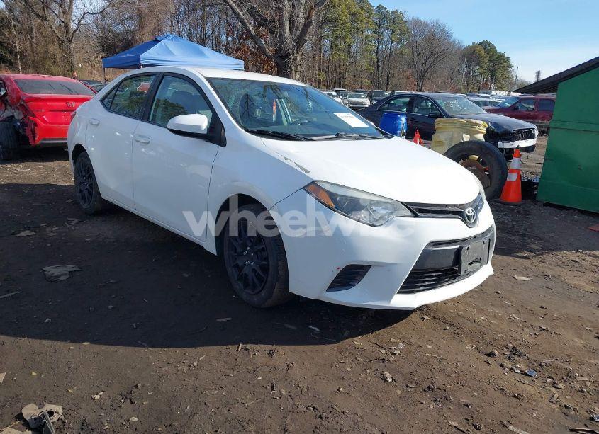 2016 Toyota Corolla LE (VIN 5YFBURHE3GP564839) main photo