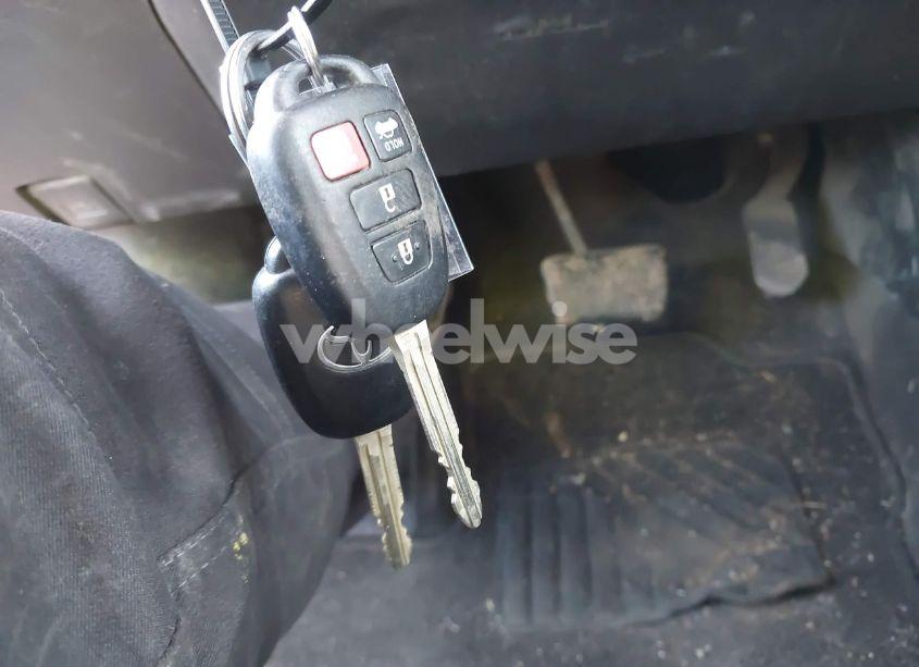 Photo 11 of 2016 Toyota Corolla LE (VIN 5YFBURHE3GP564839)