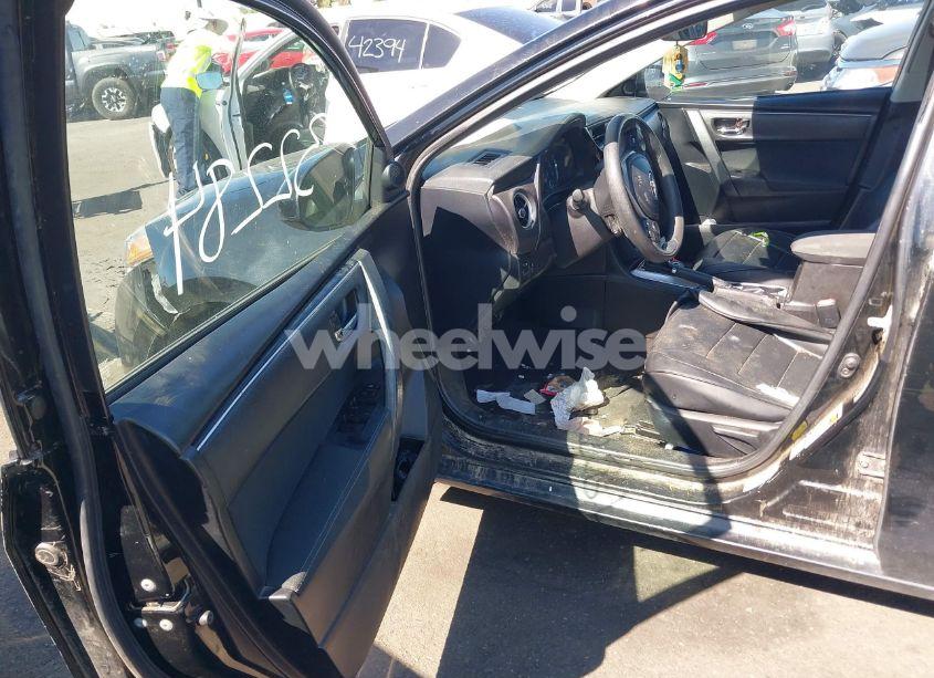 Photo 5 of 2017 Toyota Corolla L/LE/XLE/SE/XSE (VIN 5YFBURHE3HP569587)