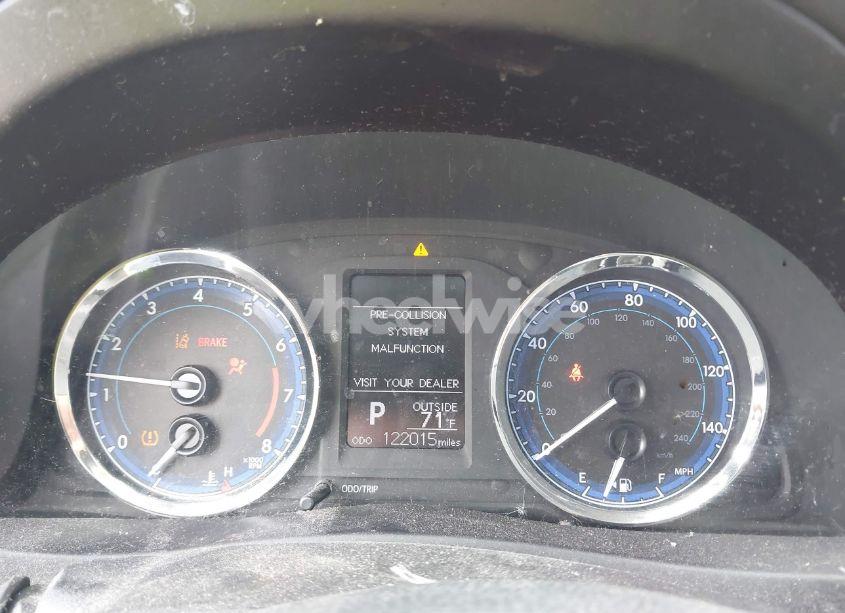 Photo 7 of 2017 Toyota Corolla LE (VIN 5YFBURHE3HP570951)