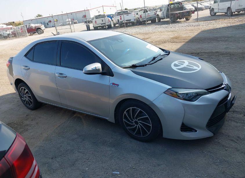 2017 Toyota Corolla LE (VIN 5YFBURHE3HP589371) main photo