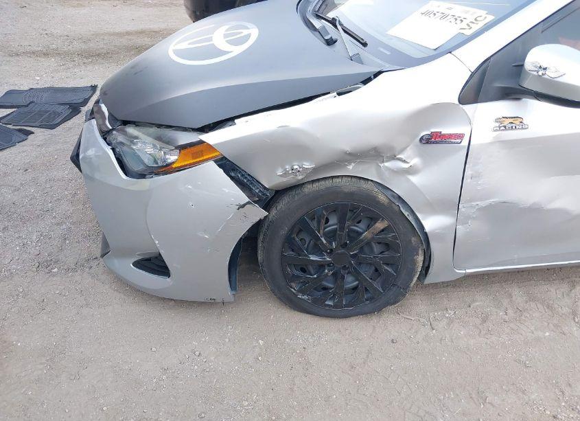 Photo 6 of 2017 Toyota Corolla LE (VIN 5YFBURHE3HP589371)