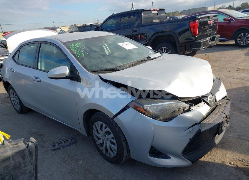 2017 Toyota Corolla LE (VIN 5YFBURHE3HP603088) main photo