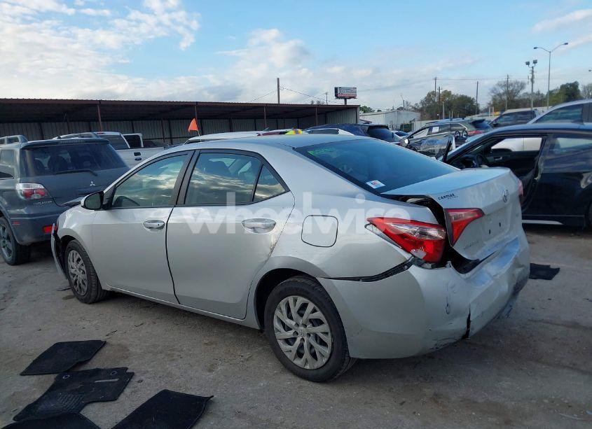 Photo 3 of 2017 Toyota Corolla LE (VIN 5YFBURHE3HP603088)