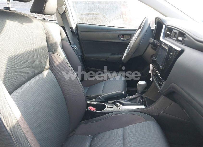 Photo 5 of 2017 Toyota Corolla LE (VIN 5YFBURHE3HP603088)