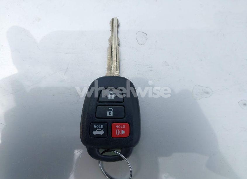 Photo 11 of 2017 Toyota Corolla SE (VIN 5YFBURHE3HP606878)