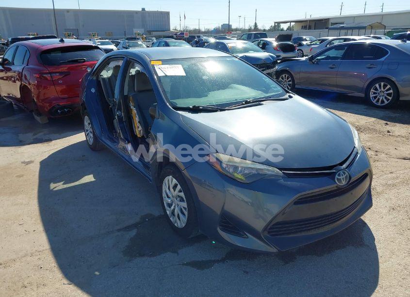 2017 Toyota Corolla LE (VIN 5YFBURHE3HP607903) main photo