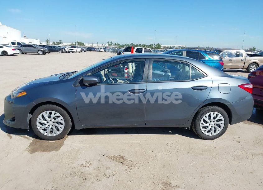 Photo 15 of 2017 Toyota Corolla LE (VIN 5YFBURHE3HP607903)