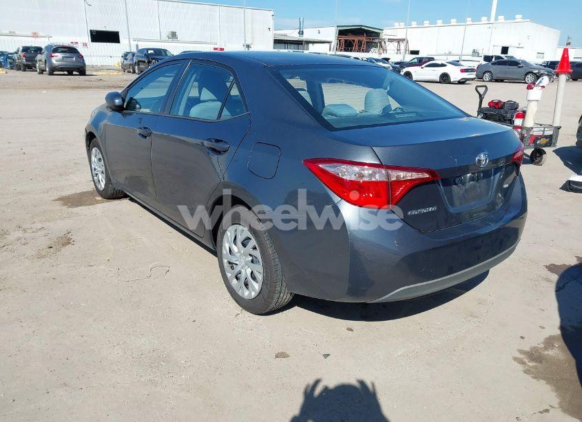 Photo 3 of 2017 Toyota Corolla LE (VIN 5YFBURHE3HP607903)