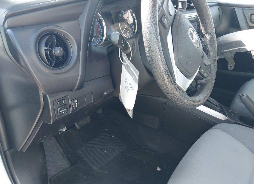 Photo 20 of 2017 Toyota Corolla L (VIN 5YFBURHE3HP657541)