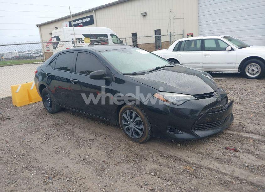 2017 Toyota Corolla LE (VIN 5YFBURHE3HP658835) main photo