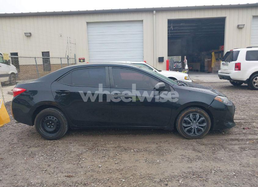 Photo 13 of 2017 Toyota Corolla LE (VIN 5YFBURHE3HP658835)
