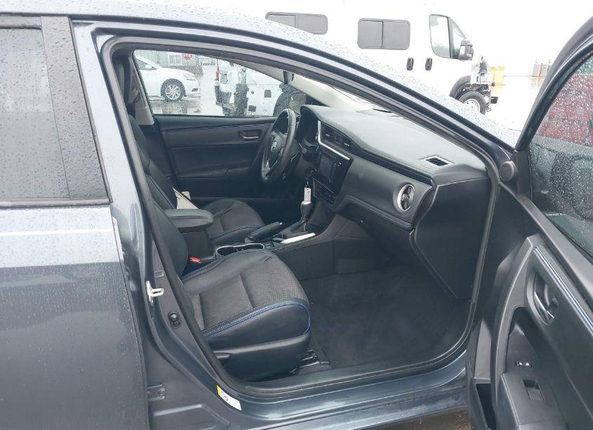 Photo 5 of 2017 Toyota Corolla SE (VIN 5YFBURHE3HP663789)