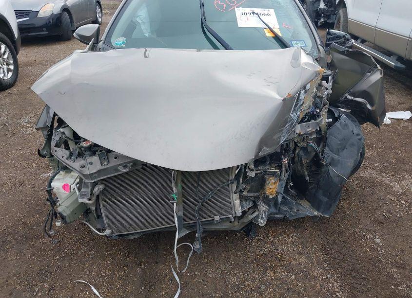 Photo 6 of 2017 Toyota Corolla SE (VIN 5YFBURHE3HP694685)