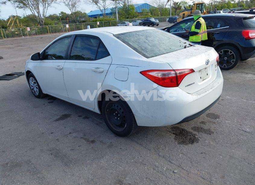 Photo 3 of 2017 Toyota Corolla LE (VIN 5YFBURHE3HP709833)