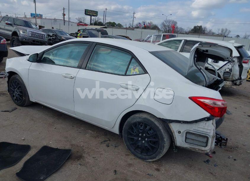 Photo 3 of 2017 Toyota Corolla LE (VIN 5YFBURHE3HP714076)