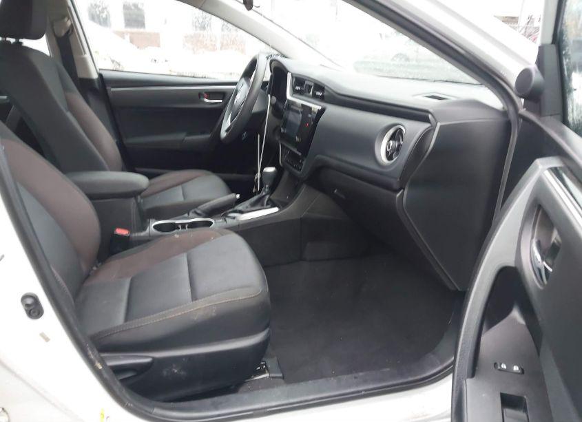 Photo 5 of 2017 Toyota Corolla LE (VIN 5YFBURHE3HP733307)