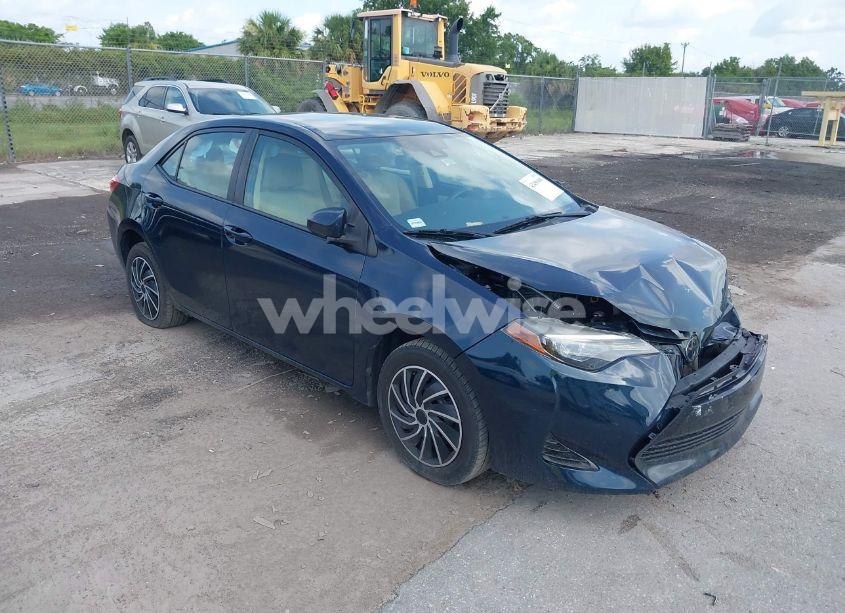 2017 Toyota Corolla LE (VIN 5YFBURHE3HP735994) main photo