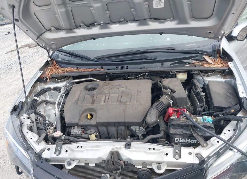 Photo 10 of 2018 Toyota Corolla LE (VIN 5YFBURHE3JP738612)