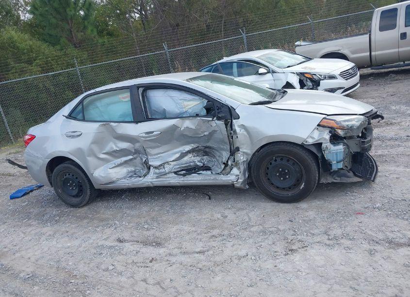 Photo 14 of 2018 Toyota Corolla LE (VIN 5YFBURHE3JP738612)