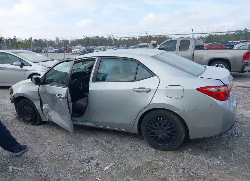 Photo 15 of 2018 Toyota Corolla LE (VIN 5YFBURHE3JP738612)