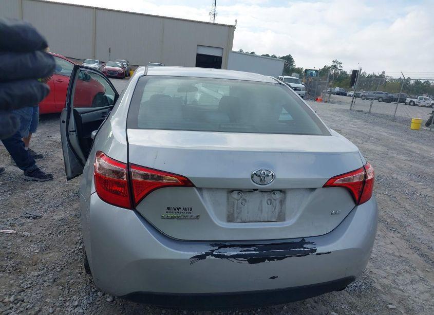 Photo 17 of 2018 Toyota Corolla LE (VIN 5YFBURHE3JP738612)