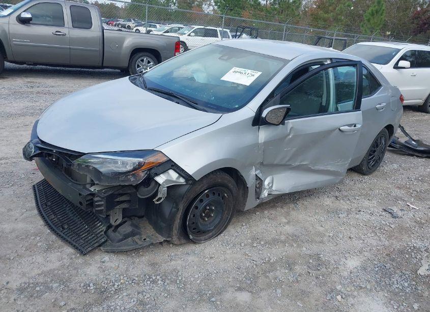 Photo 2 of 2018 Toyota Corolla LE (VIN 5YFBURHE3JP738612)