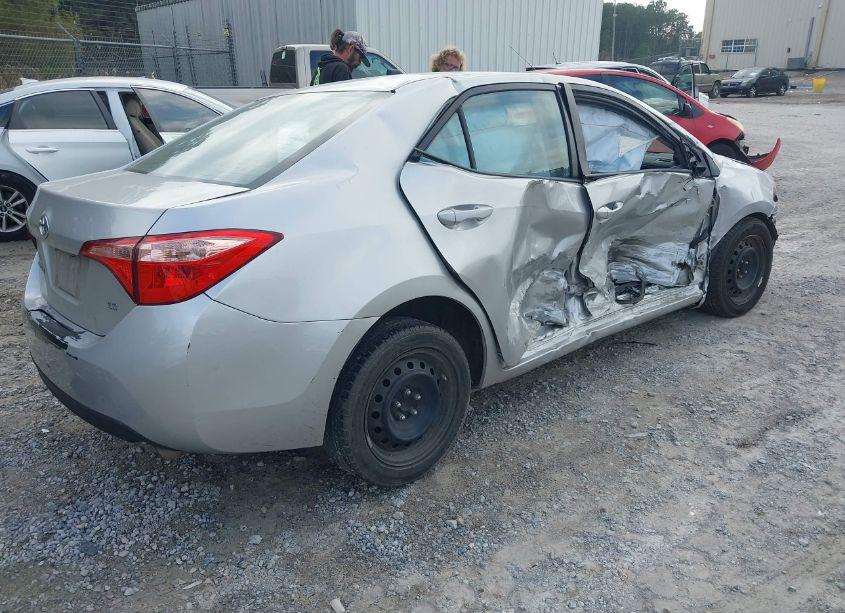 Photo 4 of 2018 Toyota Corolla LE (VIN 5YFBURHE3JP738612)