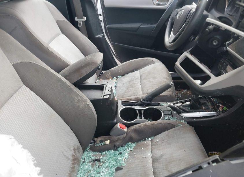 Photo 5 of 2018 Toyota Corolla LE (VIN 5YFBURHE3JP738612)