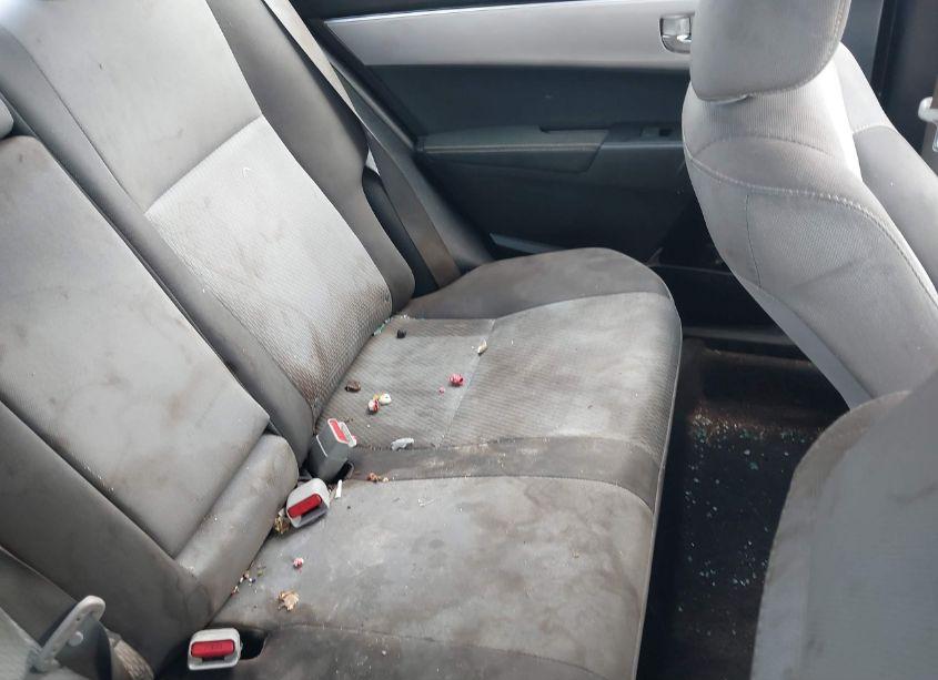 Photo 8 of 2018 Toyota Corolla LE (VIN 5YFBURHE3JP738612)