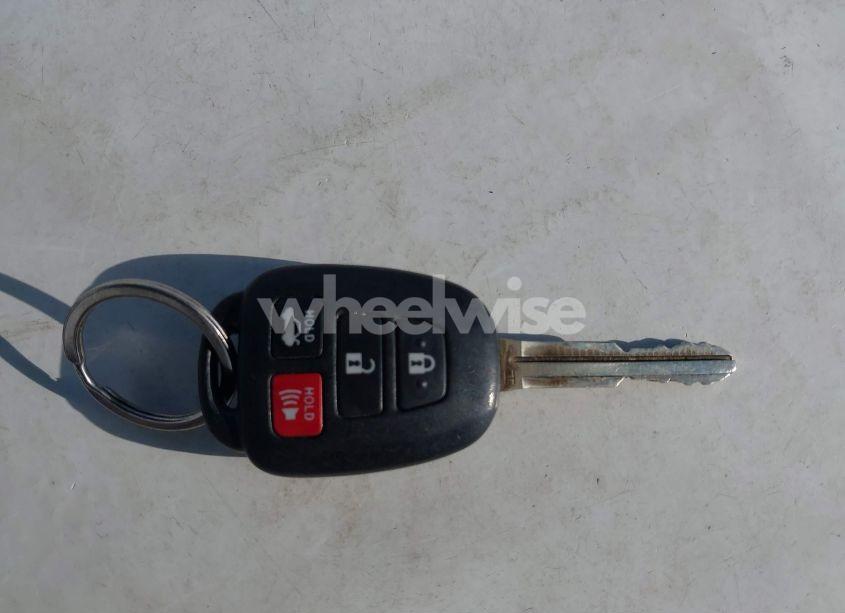 Photo 11 of 2018 Toyota Corolla LE (VIN 5YFBURHE3JP746418)