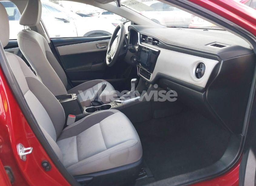 Photo 5 of 2018 Toyota Corolla LE (VIN 5YFBURHE3JP746418)