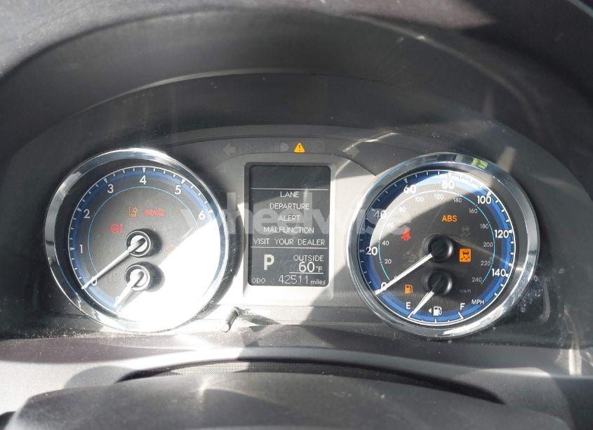 Photo 7 of 2018 Toyota Corolla LE (VIN 5YFBURHE3JP746418)