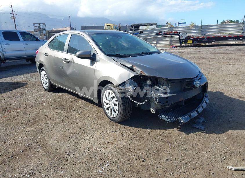 2018 Toyota Corolla LE (VIN 5YFBURHE3JP763090) main photo