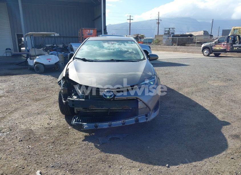 Photo 12 of 2018 Toyota Corolla LE (VIN 5YFBURHE3JP763090)