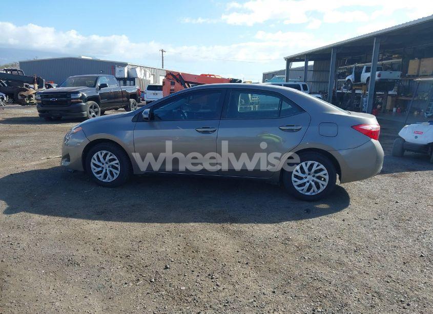 Photo 14 of 2018 Toyota Corolla LE (VIN 5YFBURHE3JP763090)