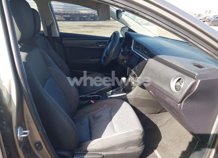 Photo 5 of 2018 Toyota Corolla LE (VIN 5YFBURHE3JP763090)