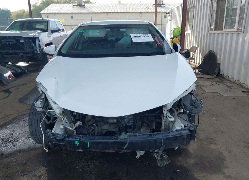 Photo 13 of 2018 Toyota Corolla SE (VIN 5YFBURHE3JP765096)