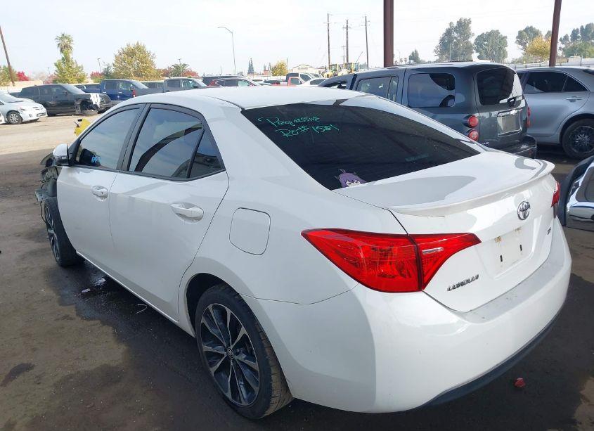 Photo 15 of 2018 Toyota Corolla SE (VIN 5YFBURHE3JP765096)
