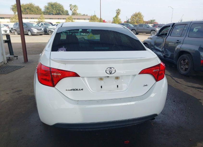 Photo 17 of 2018 Toyota Corolla SE (VIN 5YFBURHE3JP765096)