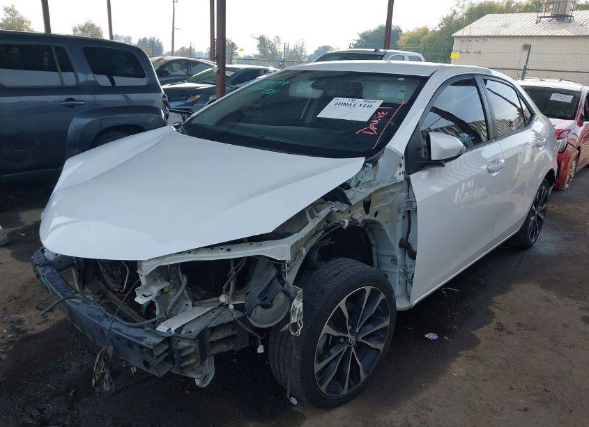 Photo 2 of 2018 Toyota Corolla SE (VIN 5YFBURHE3JP765096)