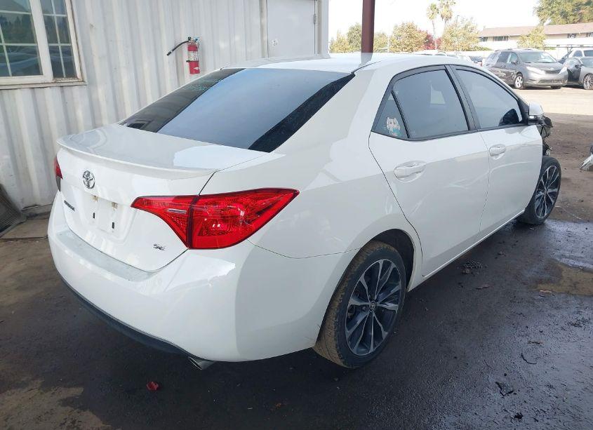 Photo 4 of 2018 Toyota Corolla SE (VIN 5YFBURHE3JP765096)