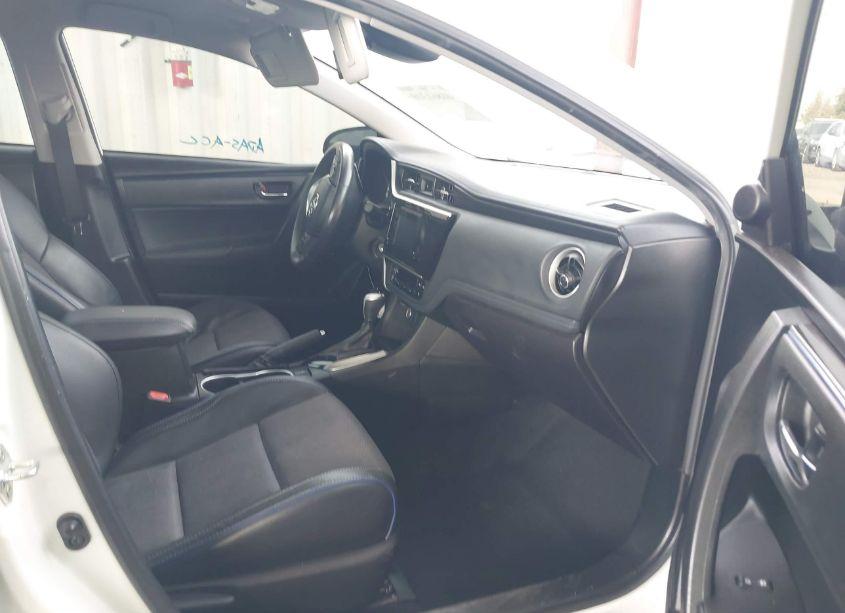 Photo 5 of 2018 Toyota Corolla SE (VIN 5YFBURHE3JP765096)