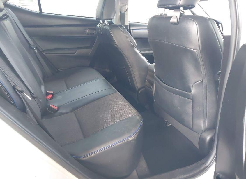 Photo 8 of 2018 Toyota Corolla SE (VIN 5YFBURHE3JP765096)