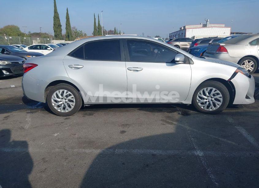 Photo 13 of 2018 Toyota Corolla LE (VIN 5YFBURHE3JP781685)